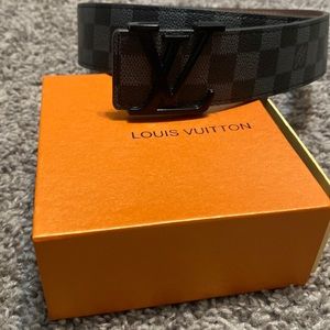 Mens Louis Vuitton Damien black belt checkered.